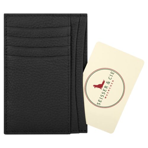 Ein cognacfarbenes Leder-Karten-Etui für 8 Karten wird neben einer cremefarbenen Karte mit rotem Hundelogo und dem Text "SEISSER & CIE MÜNCHEN" präsentiert.