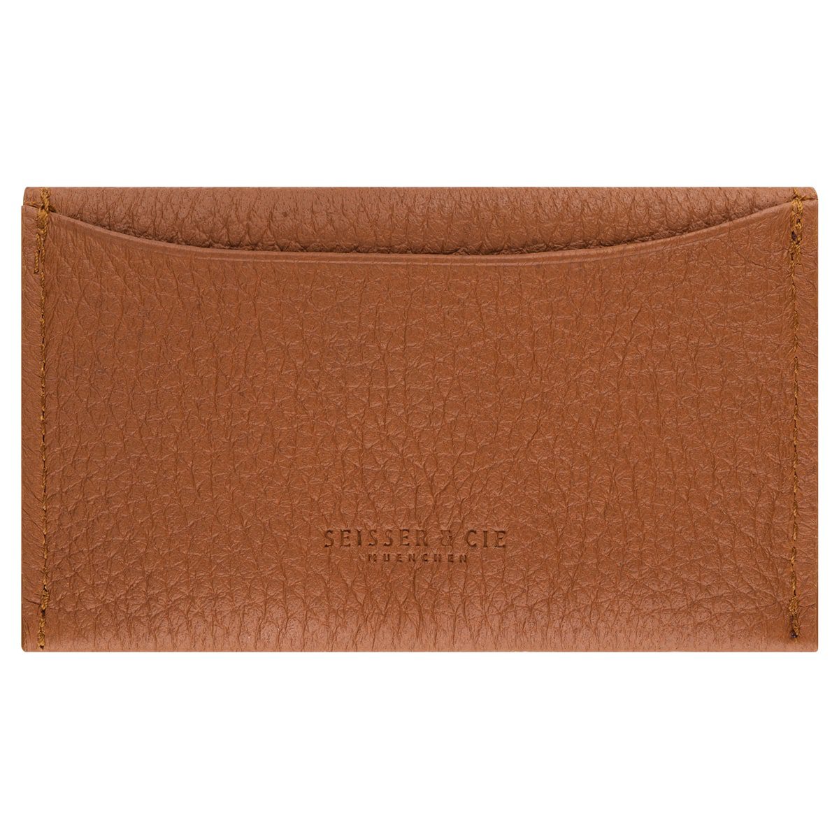 Ein schwarzes Mini-Etui mit Druckknopf aus Leder mit strukturierter Oberfläche, sichtbaren Seitennähten und einer geschwungenen Deckeltasche. "SEISSER & CIE MÜNCHEN" ist auf der Vorderseite unten in der Mitte eingeprägt.