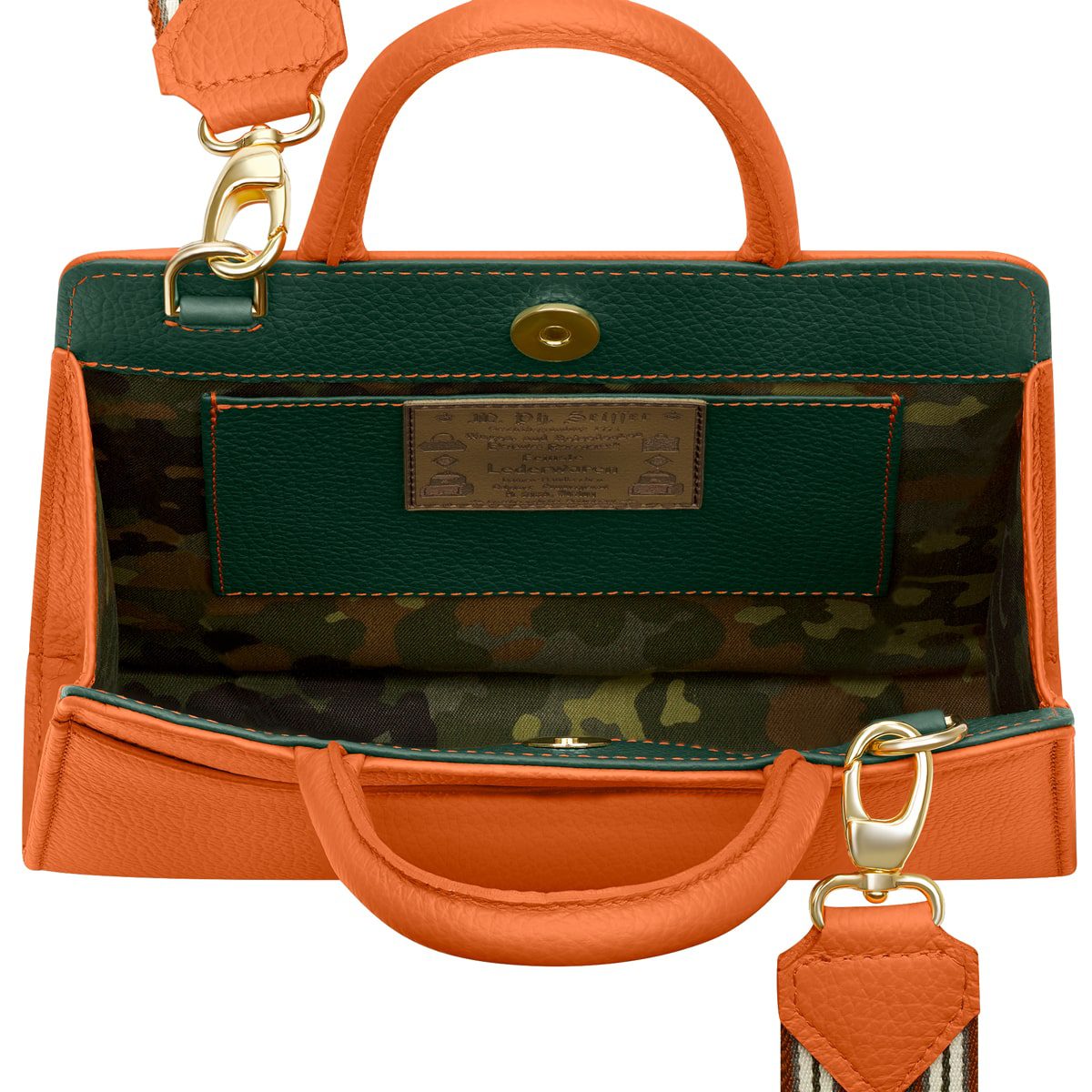 Offene braune Clutch aus echtem Hirschleder "Paris/Cortina" mit grüner Innenausstattung, Innenfutter mit Camouflage-Muster, Innentasche, Metallbeschlägen und sichtbarem Innenetikett.