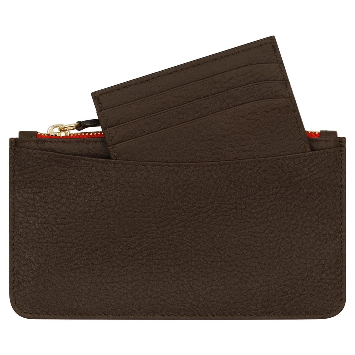 Das Reise-Set "ROMA Mini" (Braun, echter Hirsch) besteht aus einer dunkelbraunen Ledertasche mit goldenem Reißverschluss und orangefarbener Zuglasche, die ein passendes Kartenetui aus braunem Leder mit mehreren Fächern enthält.